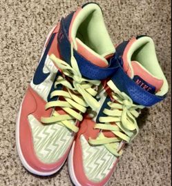 Women’s 9.5 Nikes 