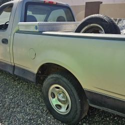 Ford F150 V6 5 Speed 