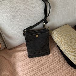 Small coach bag over the shoulder $30.