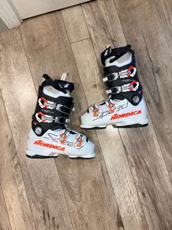 NORDICA SKI BOOTS SIZE 22.0/22.5