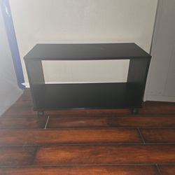 TV stand on wheels 