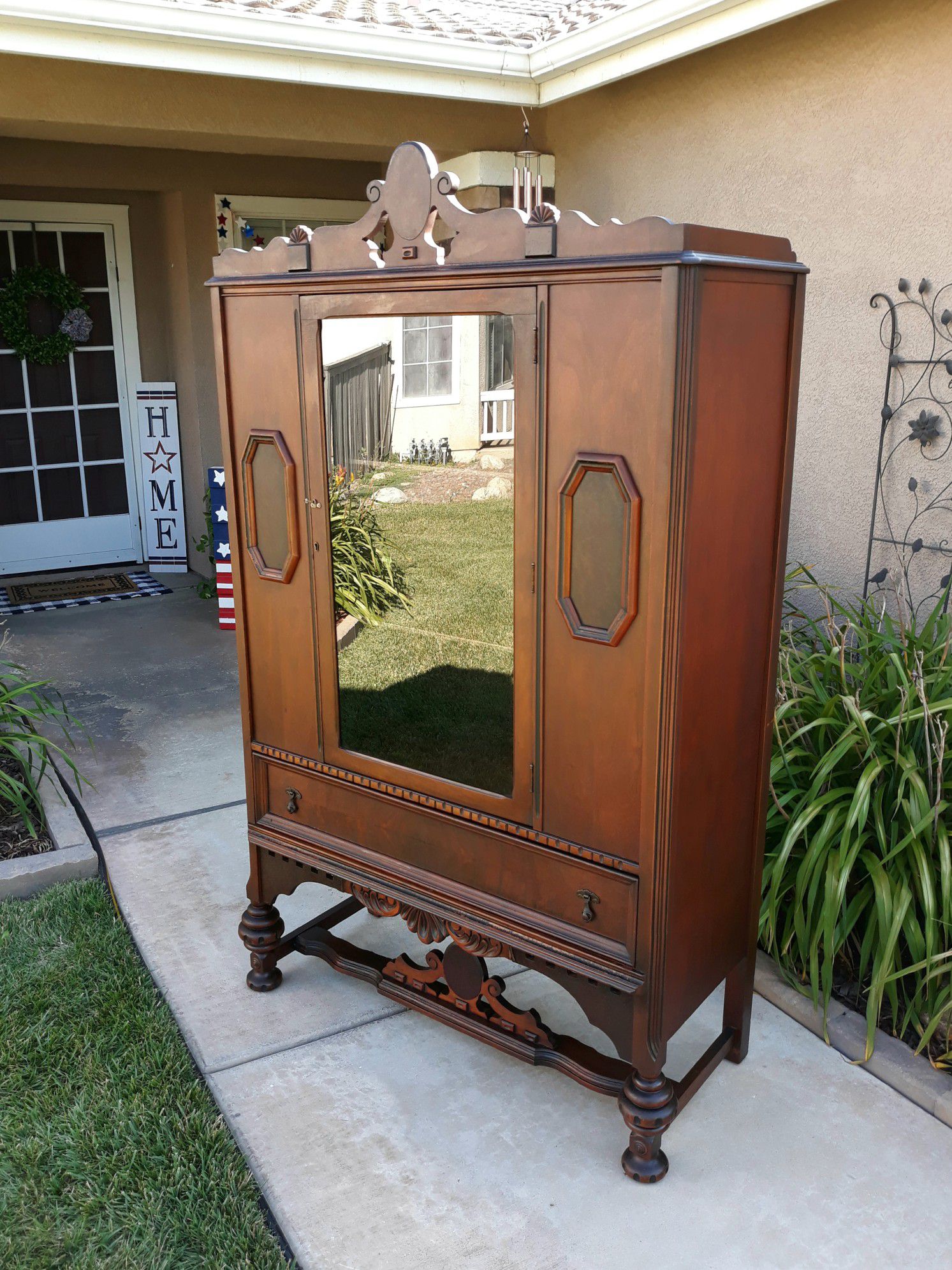 BEAUTIFUL VINTAGE ANTIQUE CURIO / CHINA / COLLECTORS DISPLAY CABINET W/ DRAWER (CIRCA 30'S/40'S)42"W×18"D×71"H