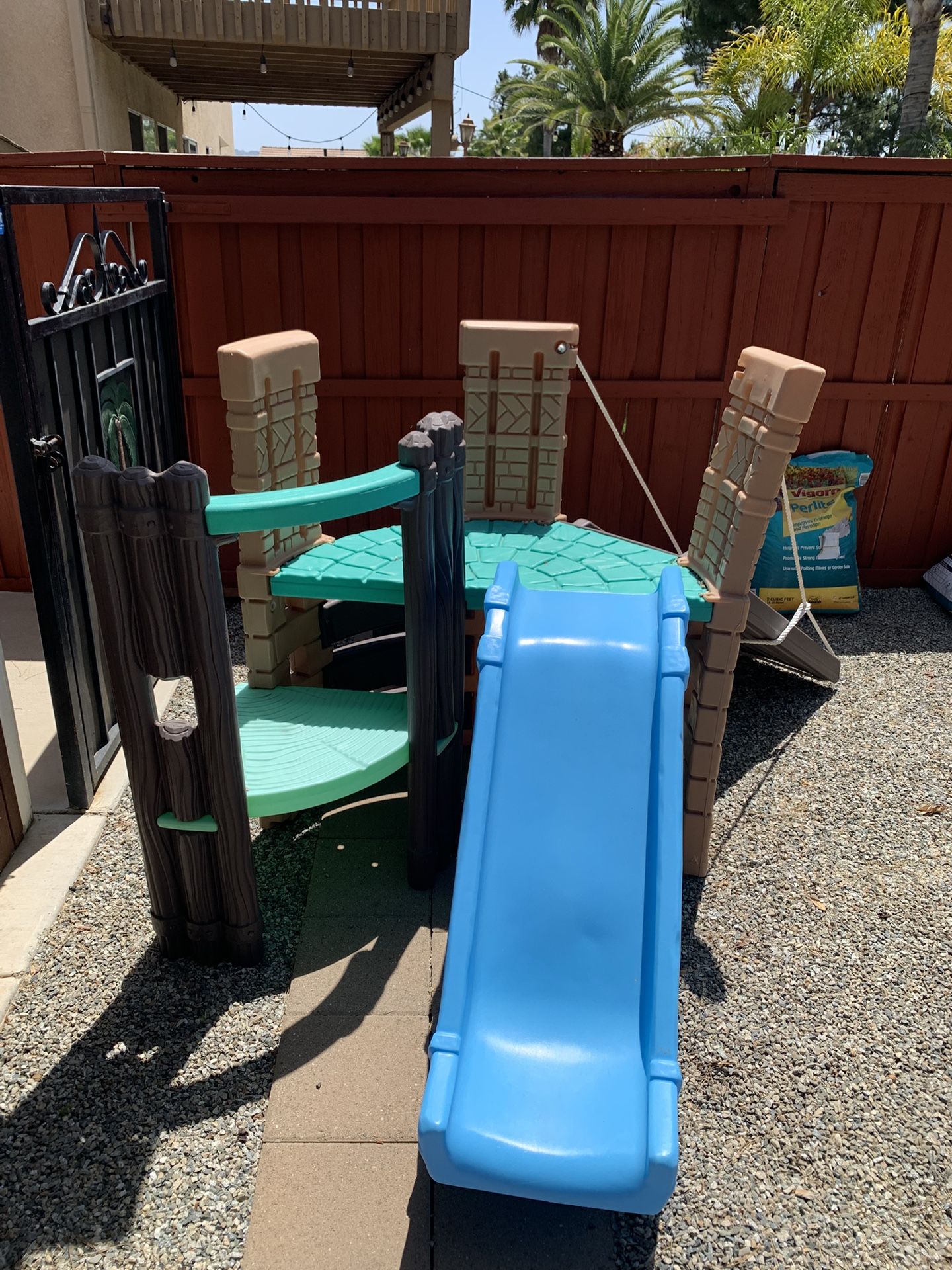 FREE PLAYSET