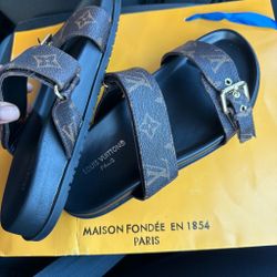 Women lv strap sandals size 38 ( women size 7)