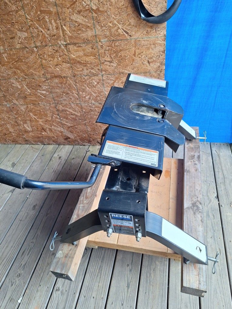 Fifth Wheel Hitch 