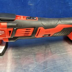 Milwaukee Multi-Tool 2626-20 (Tool Only)