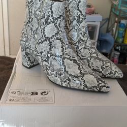 Women's Ankle boots Size 38 $15 Firm