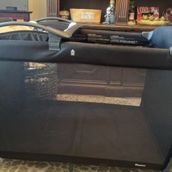 Joovy Bed And Changing Table