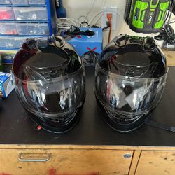 2 Fuel helmets 