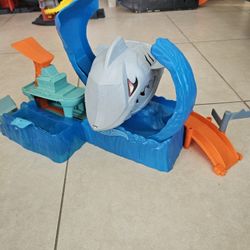 Hot Wheels City Robo Shark Frenzy playset. 