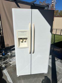 Frigidaire Side-by-Side Refrigerator – Ice & Water Dispenser
