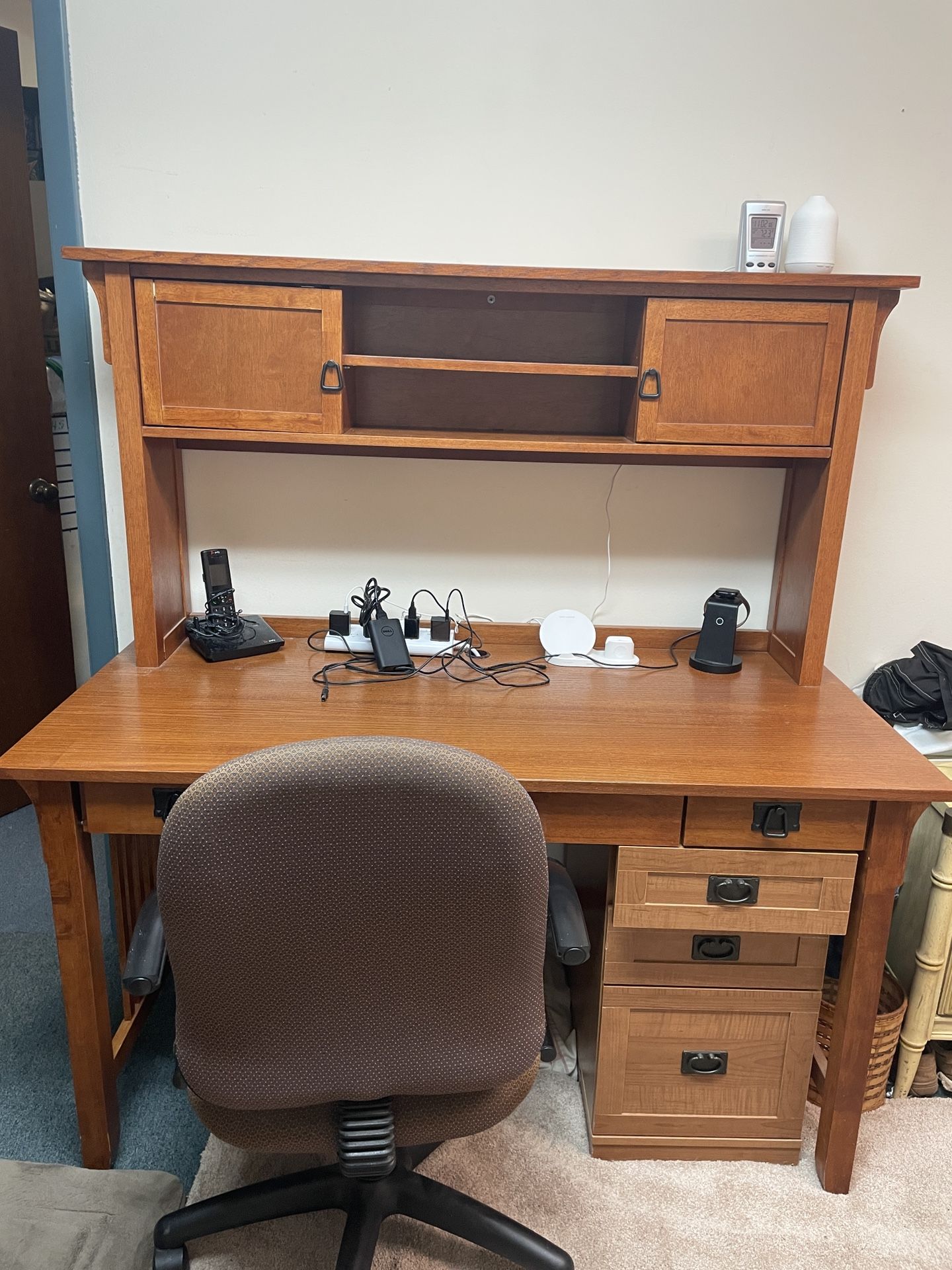  Nice Desk And Chair - Moving 4-29 Pickup 4/28