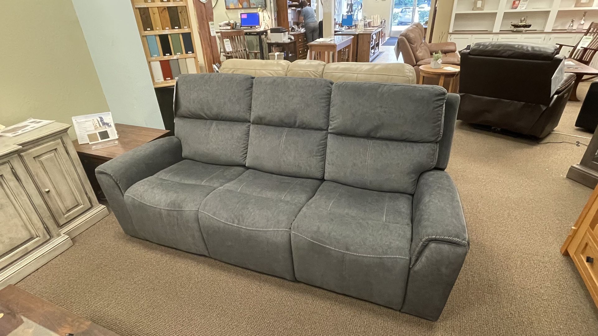 ✨ MOVE-OUT SALE: High-Quality Furniture (Under 2 Years Old) ✨