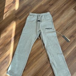 Size M Essential Sweats Cheap
