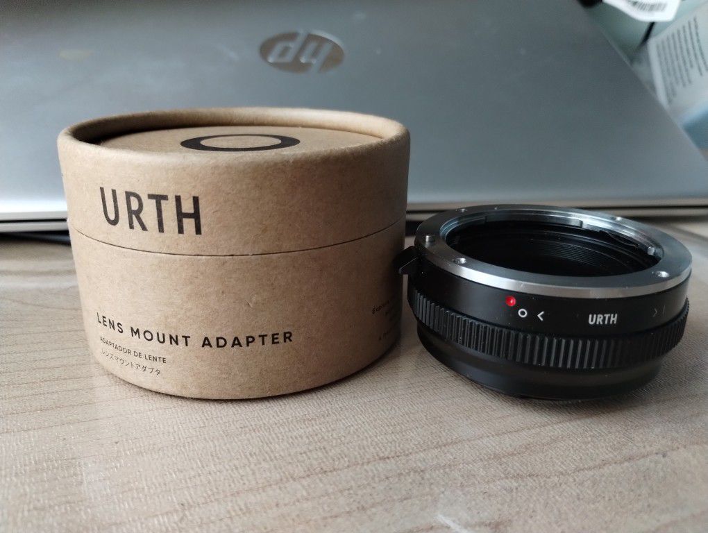 Urth Lens Mount Adapter: Compatible with Sony A (Minolta AF) Lens to Sony E Camera Body
