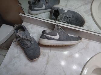 Women's NIKE Sneakers (7)