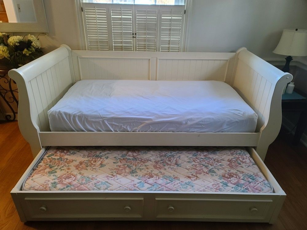Trundle Sleigh Bed