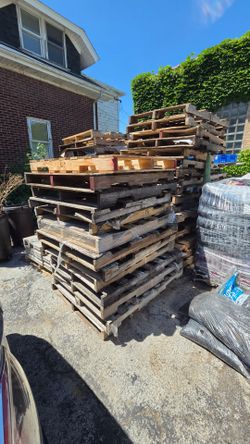 Free wooden pallets