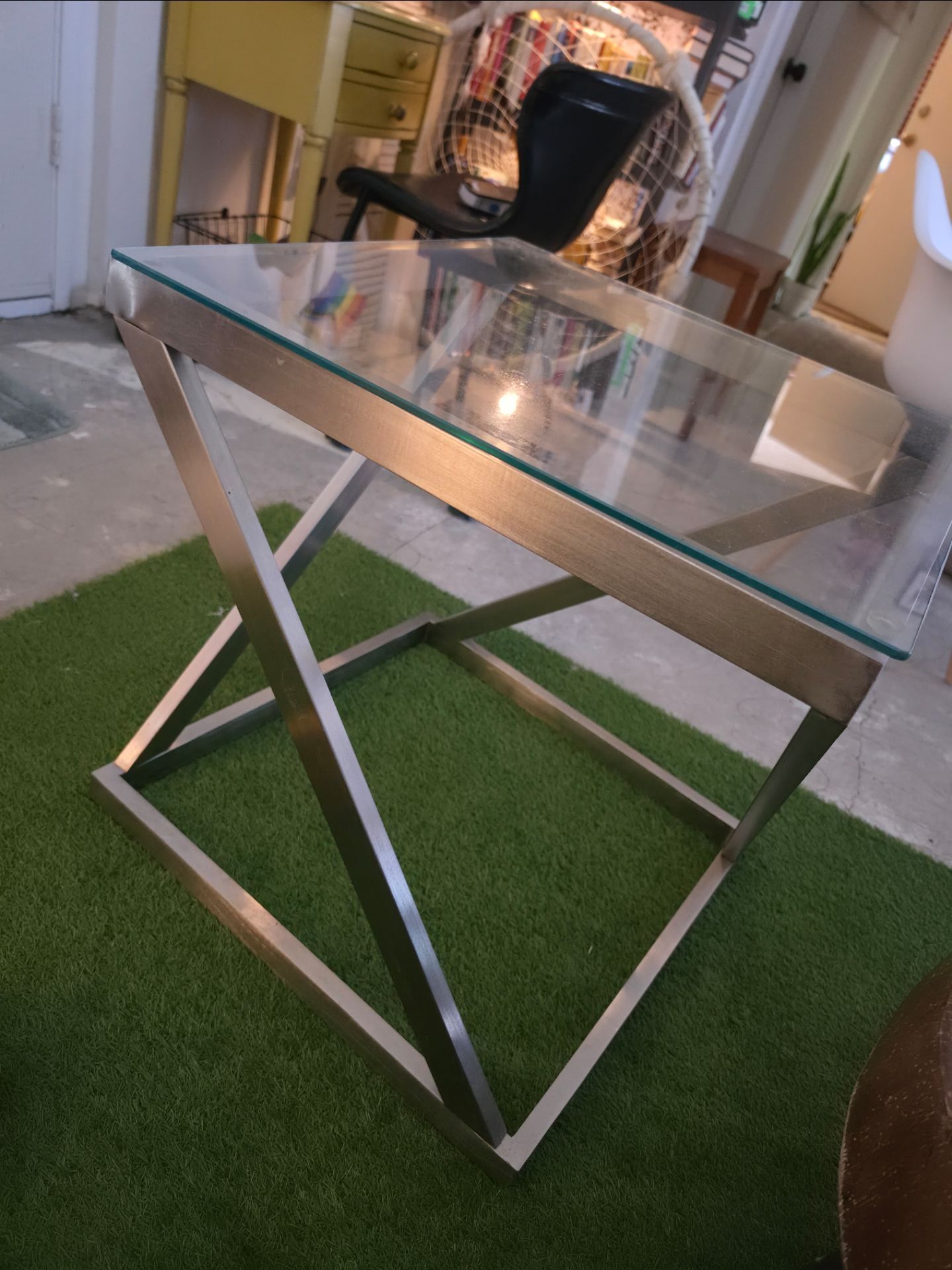 ๐ชโจ $ 20 dlls - Set of 2 Modern Glass & Stainless Steel Side Tables โ
