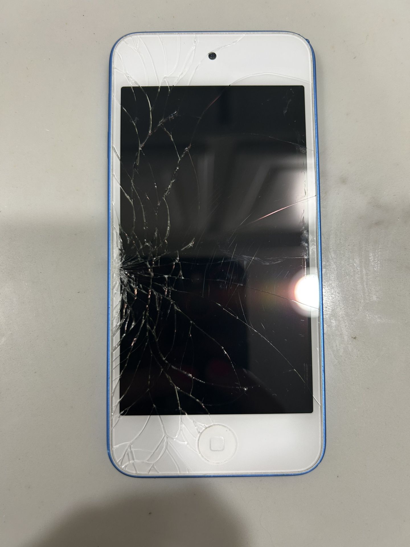 7th generation Blue 32GB iPod touch - cracked screen or for parts