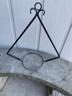 HANGING WROUGHT IRON POT HOLDER