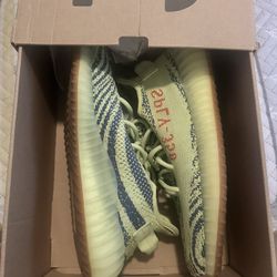 Yzeey Sneakers 