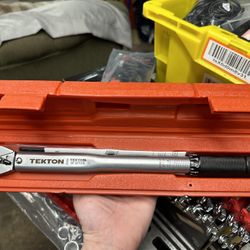 3/8 Inch Drive Micrometer Torque Wrench (10-80 ft.-lb.)