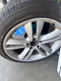 17-Inch Silver Alloy Wheel with Tire