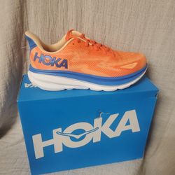 HOKA ONE 