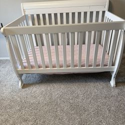 Crib / Toddler Bed - 2 In 1 
