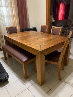 Solid Wood Dining Set with Bench. 6 pieces. Excellent condition / Juego de comedor