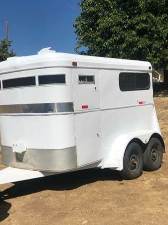 2 HORSE 🐴TRAILER,FULLY PADDED,TALL & WIDE ,HAULS NICE & LITE