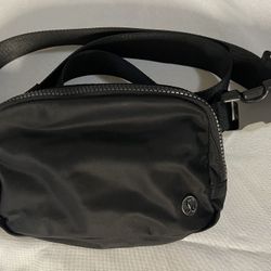 Lululemon Everywhere Belt Bag