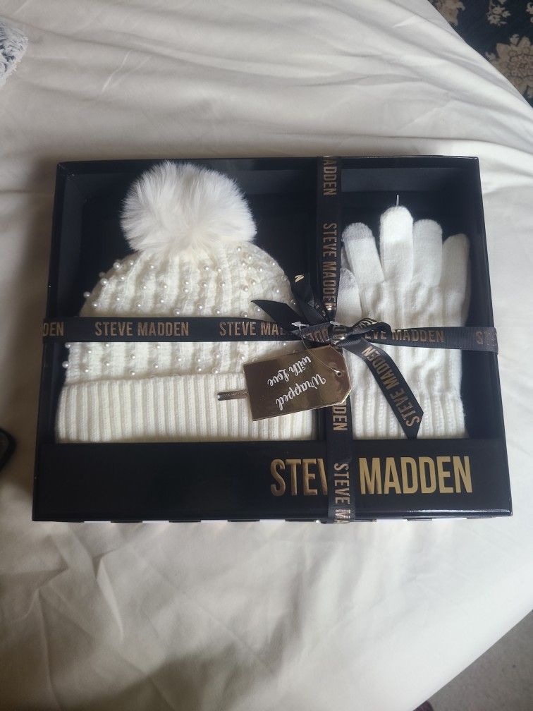 Steve Madden Ladies Gloves With Pearl Embellished Beanie