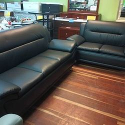 New Modern Sofa and Loveseat Set
Black 