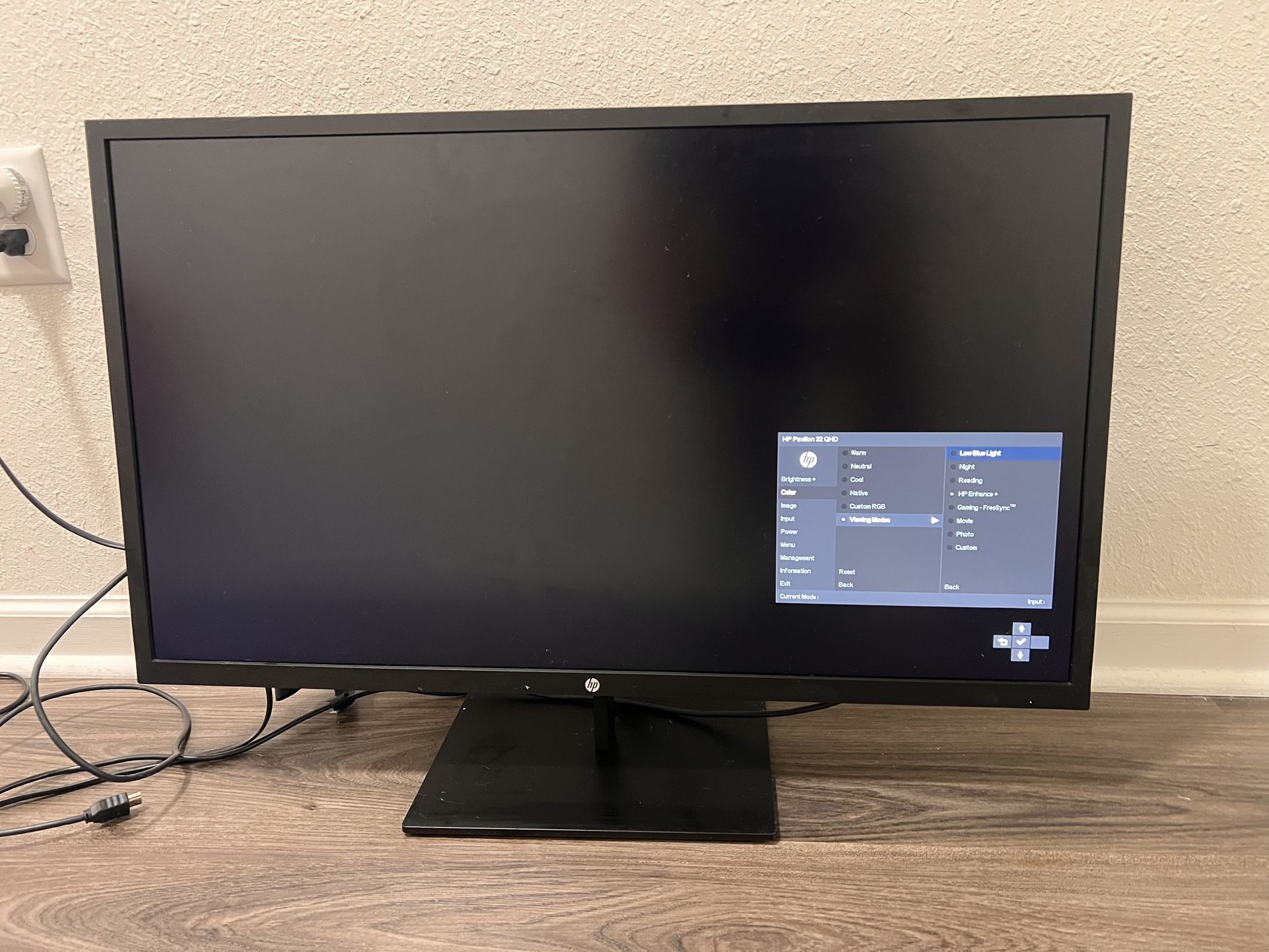 HP Computer Monitor 32”