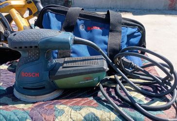 Bosch Corded Sander with Carrying Case