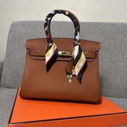 Luxury Gold Structured Tote Bag – Classic Designer Style