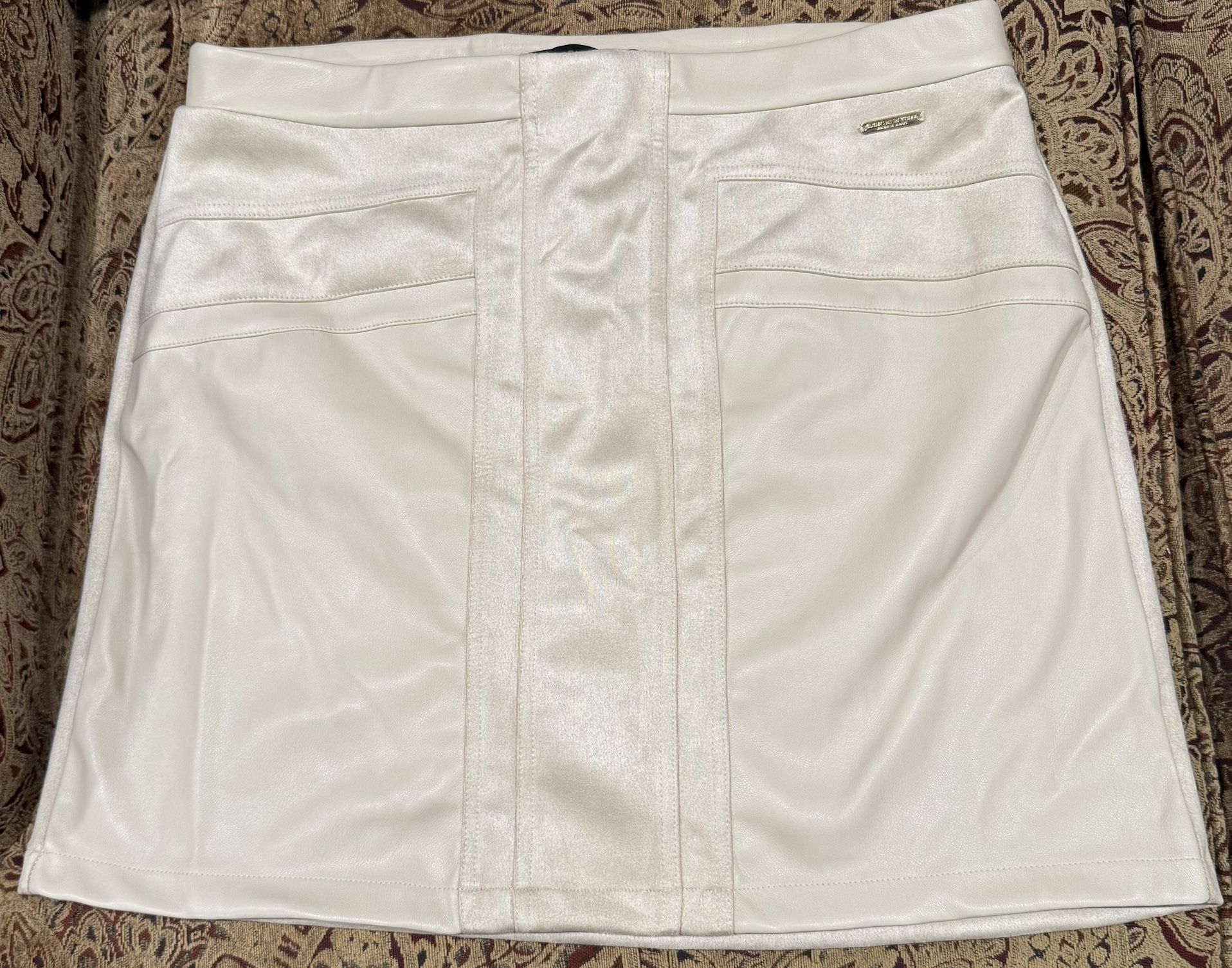 Marc New York Andrew Marc pull on suede/faux leather skirt