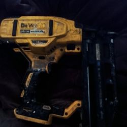 DeWalt 20V MAX XR Brushless 18 Ga Narrow Crown Stapler DCN68