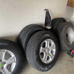 Jeep wrangler Five Stock Tires