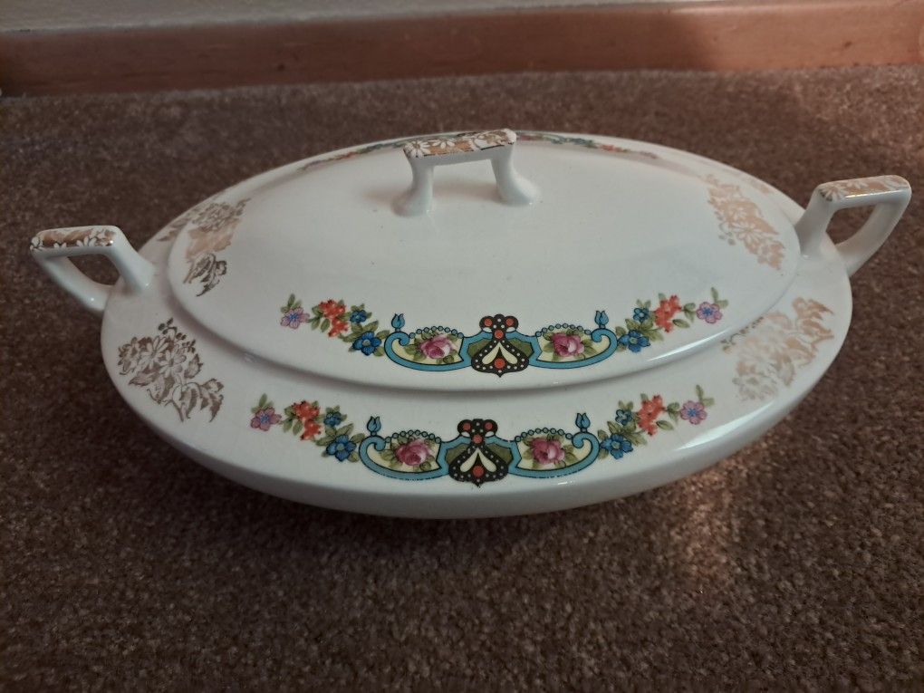Covered Casserole or Vegetable Tureen