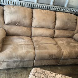 Beautiful Sofa Recliner In Excellent Condition 