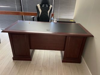 Desk for Free - come pick it up in Bedford