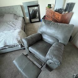 Recliner Cushioned Chair