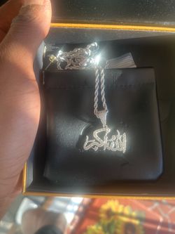 Mossiante pendant and chain
