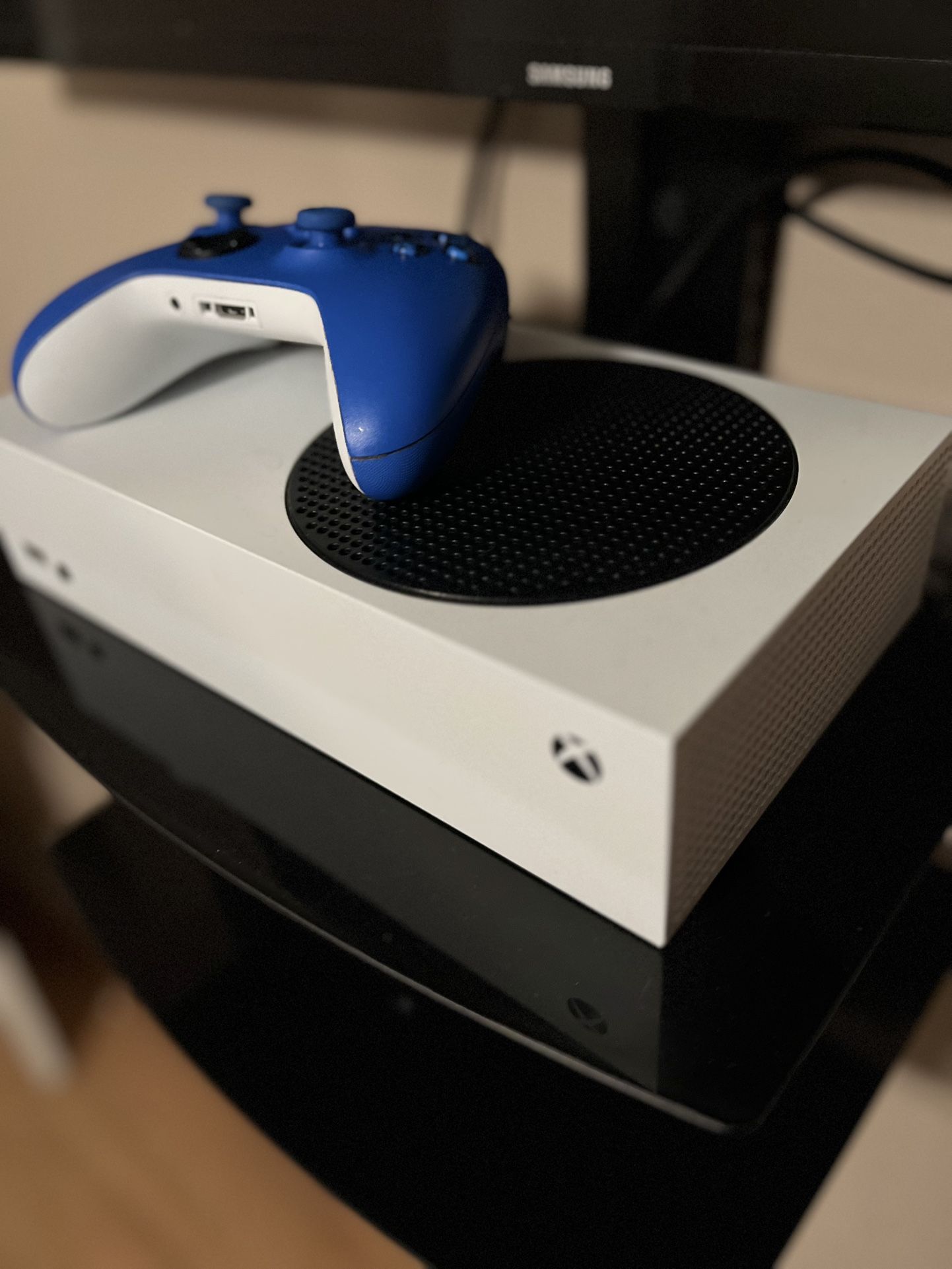 Xbox Series s w/ Controller And 2TB Hardrive