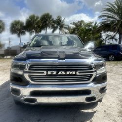 RAM 1500 LARAMIE  CREW PICKUP