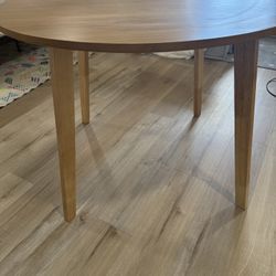 Round Dining Table 