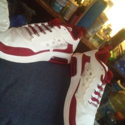 Max 200 Basketball Shoe 